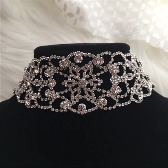 SOLD OUT 💕2 for $35💕Floral Elegant Choker - Picture 6 of 8